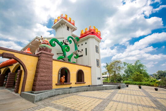 The outer wall of Zhongpu visitor center is attached to the magic beans in "Jack and the Beanstalk"