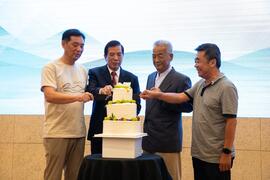 歷任處長共同切蛋糕