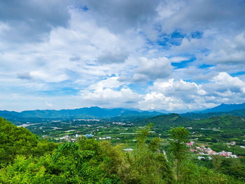 虎頭山上的風景藍天白雲