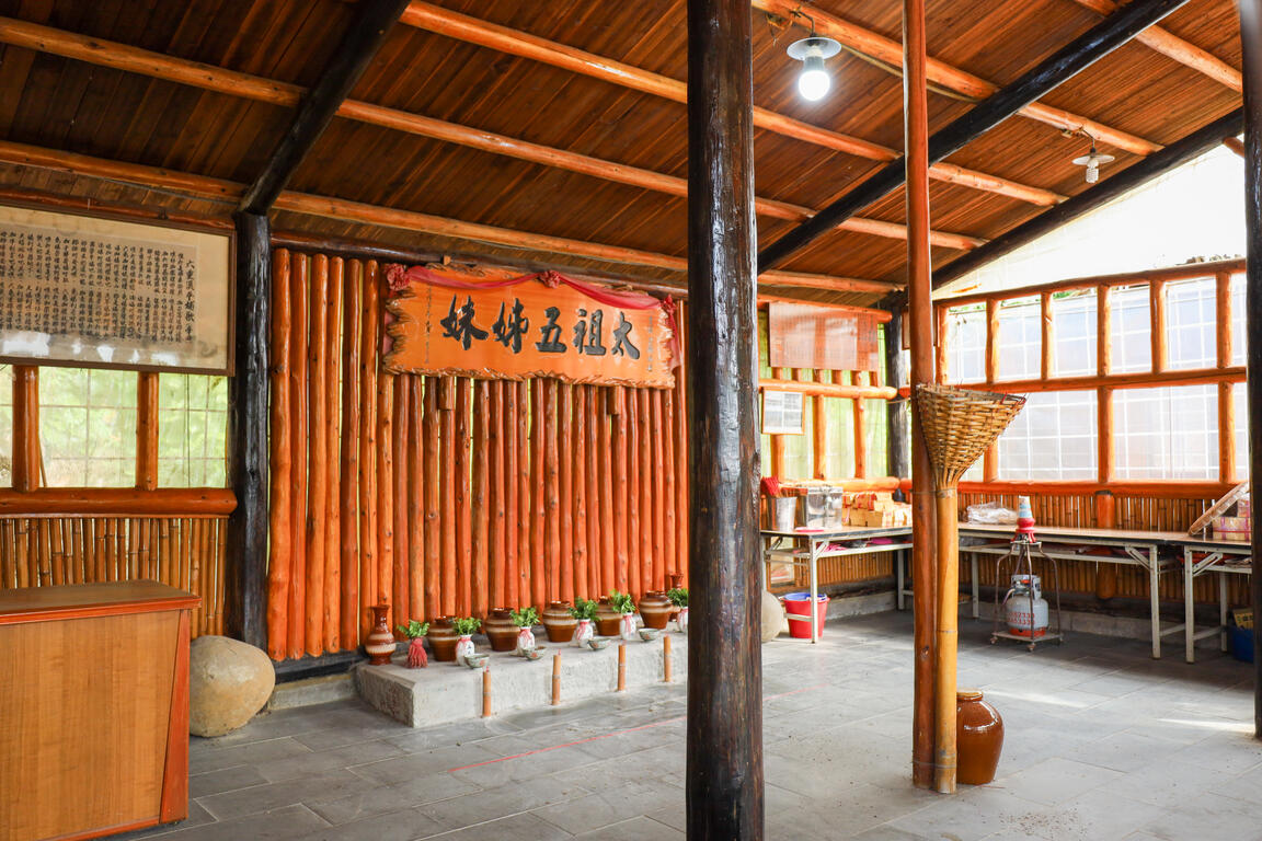 太祖五姊妹沒有形體以5個甕依序排列