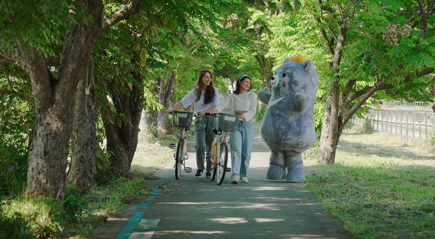 灰熊熊-山海圳自行車道一起騎自行車