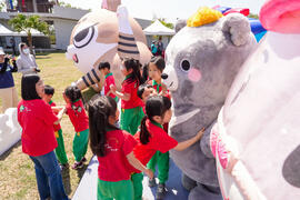 與灰熊熊及波力互動