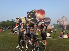 自行車騎士與熱氣球