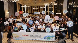 交通部觀光署南區各管理處及觀光圈業者代表與香港長榮及旅遊業者代表齊聚交流，齊心推廣南臺灣觀光