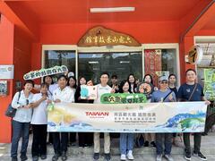 香港旅遊業者走訪六龜山城「山茶故事館」，品茗在地山茶了解旅遊特色