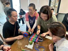 香港旅遊業者造訪後壁俗女村，體驗臺式傳統聚落與茄芷袋手工藝DIY