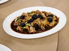 特色料理「梅子肥腸」