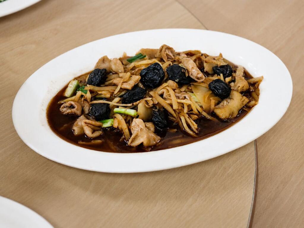 18 特色料理「梅子肥腸」