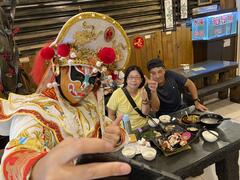 街頭藝人巡店表演