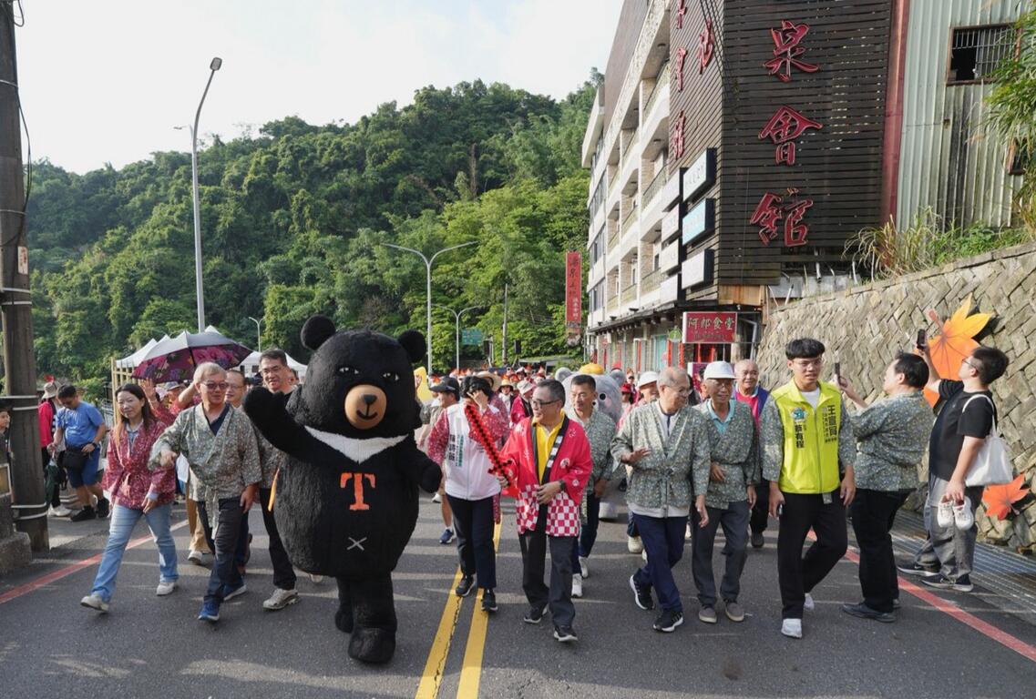 出動熊組長、灰熊熊、黃阿瑪
