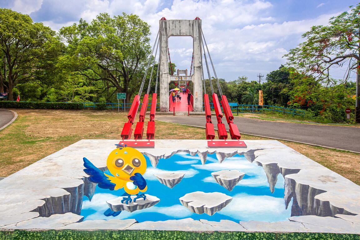 Kuahong Suspension Bridge and 3D Murals