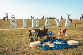 People feel chill when they picnic on  grassland of Guantian Visitor Center!