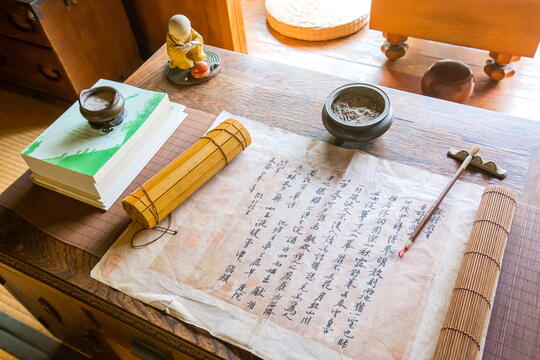 Abe House-decorated with piano, chess, calligraphy and painting, creating four arts of literati