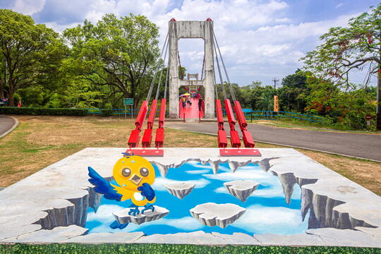 3D photo spot in front of the suspension bridge