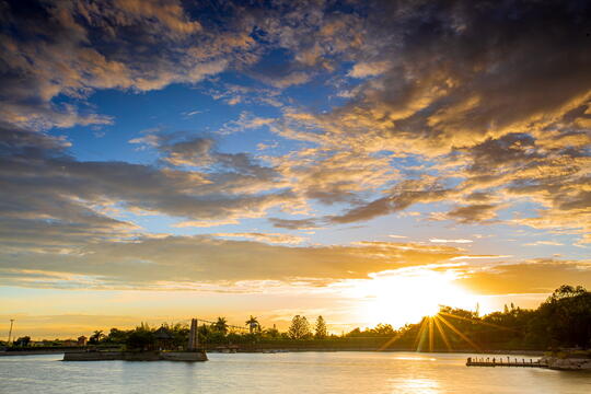 The sunset in Hutoupi is one of the characteristics of Hutoupi Reservoir