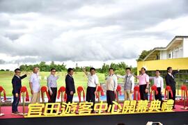 交通部部長林佳龍、観光局局長張錫聰、台南市市長黃偉哲と国会議員たちが開幕式に臨席しました