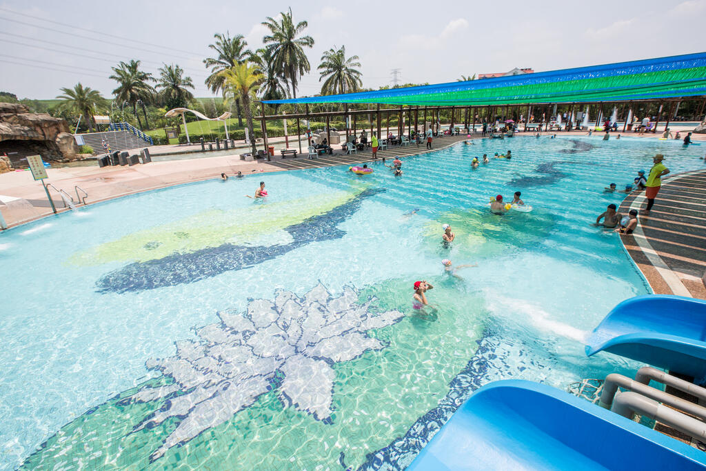 Wushantou Reservoir has a swimming pool