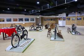 サービスセンターの中には“台湾辦桌ショー”と“百年自転車所蔵”レトロ物が展示されています