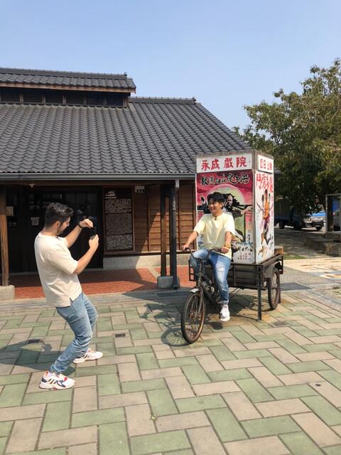 Antony Kuo and Tujia have fun at Yanshui Yongcheng theater