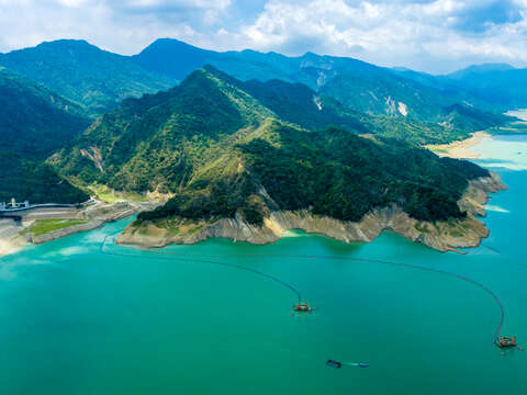 從空中俯瞰曾文水庫的山光湖色