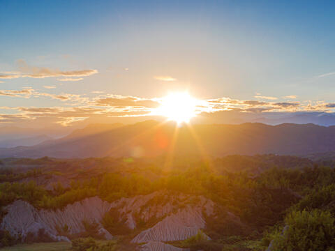 Erliao sunrise illuminates the moon world