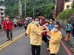 Mayor of Tainan City and director of Siraya National Scenic Area Administration pull float together