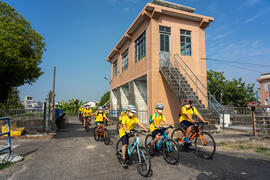 The students take a break at hydraulic engineering station then start again