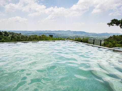 仙湖農場的無邊際游泳池是必拍的景點