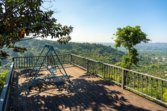 Sitting on the swing, you can see the Dongshan District and Jianan Plain