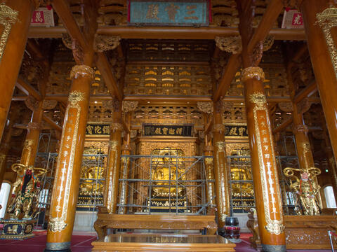 The consecrate to the Sanbao Hall of Daxian Temple enshrines Buddha Shakyamuni, Amitabha and Medicine Buddha