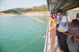 在釣魚平台體驗釣魚樂