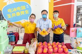 The director of Siraya National Scenic Area Administration invites you to eat mango ice in Yujing.