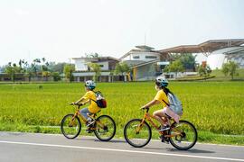 路線經過美麗的官田遊客中心