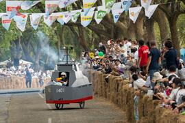 ほぼ本物のような玉山軍艦チームが走る