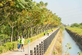 沿著山海圳綠道欣賞水圳風光