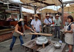 東南亞市場臺灣地接社至後壁俗女村體驗以傳統石磨現磨米漿