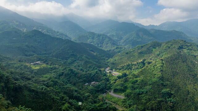 鳥瞰山谷美景