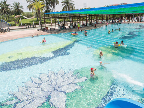 Wushantou Reservoir has a swimming pool