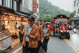 山車拉行中