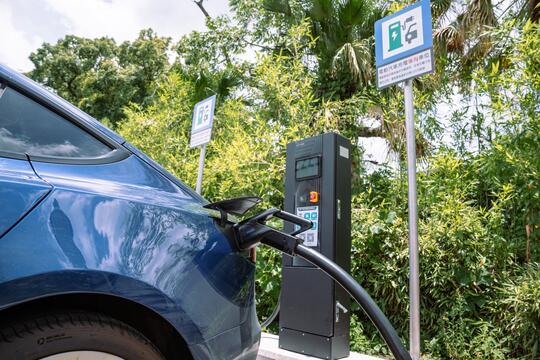 電動車充電