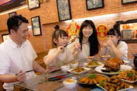 享用桶仔雞大餐