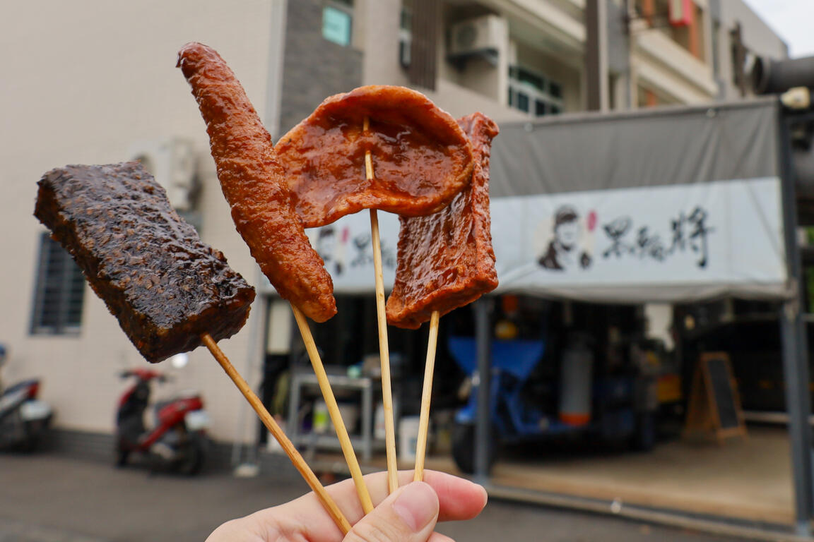 六甲黑輪伯(黑輪將)魚板黑輪米血甜不辣