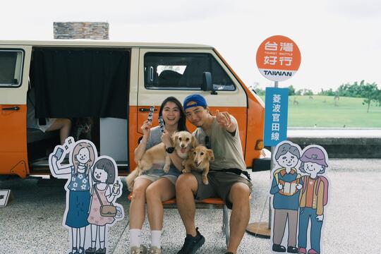 「毛孩寫真巴士」拍照專區