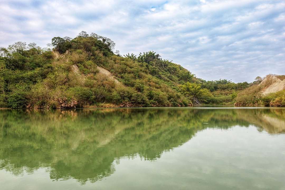 「夢幻湖」你第一眼看到的是「天空」還是「湖水」呢？